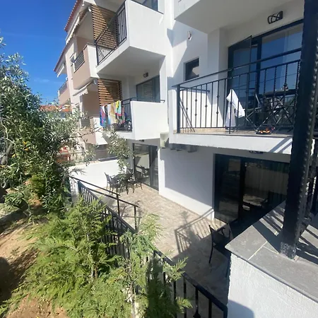 Opalium Front 3* بوتوس