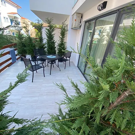 Opalium Front شقة فندقية بوتوس