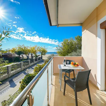 Opalium Front Aparthotel