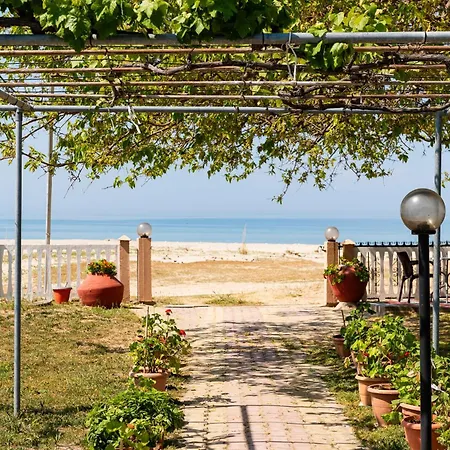 Opalium Front Aparthotel