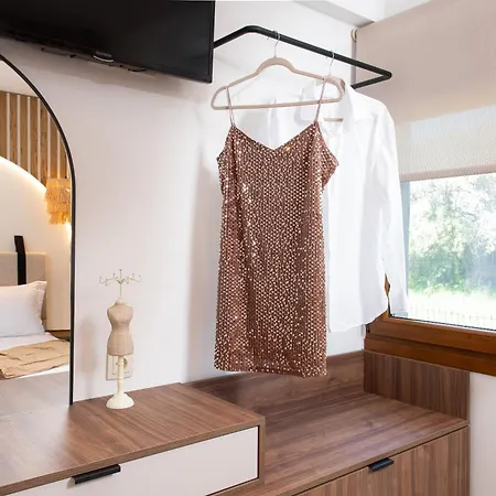 Opalium Front 포토스